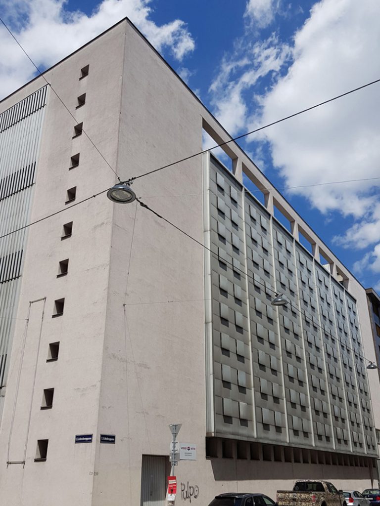 Seen at the Vienna Ugly Tour: a grey building in Vienna's historic UNESCO world heritage center.